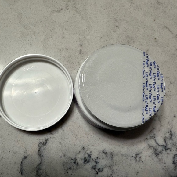 FIRST AID BEAUTY INGROWN HAIR PADs - Picture 5 of 5